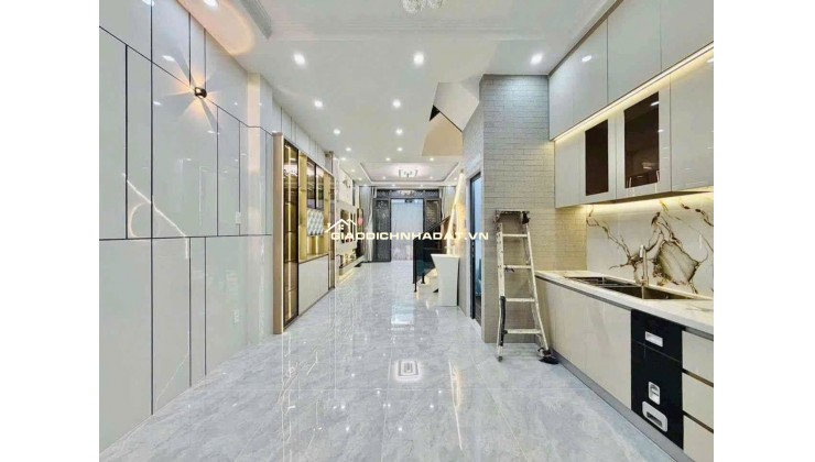  NHÀ 3 TẦNG KHU VIP TÂN BÌNH – HẺM XE HƠI ĐỖ CỬA  Vị trí đẹp, hẻm xe hơi thông thoáng, khu dân cư an ninh, dân trí cao